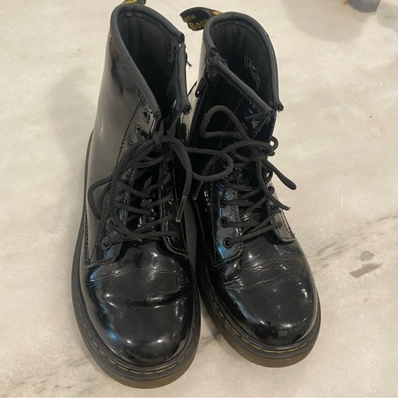 Dr. Martens Black Kids Boots - Picture 3 of 10